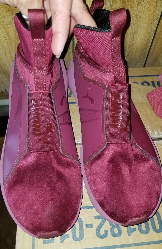 Women's sz 9.5 PUMA.
